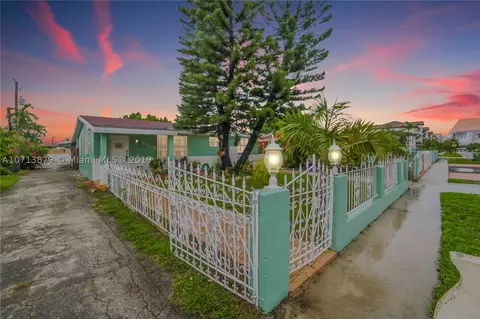 1025 W 33 Pl, Hialeah, FL 33012 photo 1