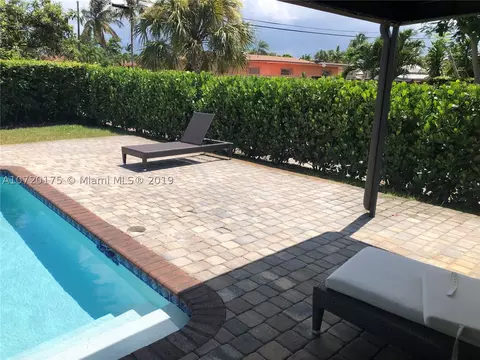 1298 W 80 St, Hialeah, FL 33014 photo 2