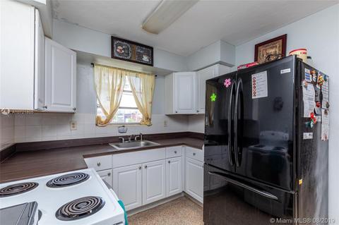 998 E 29th St, Hialeah, FL 33013 photo 8