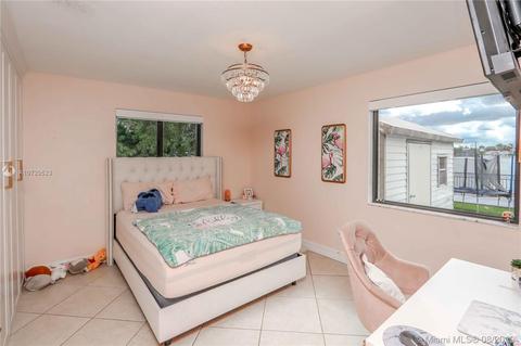 7265 W 14th Ave, Hialeah, FL 33014 photo 15