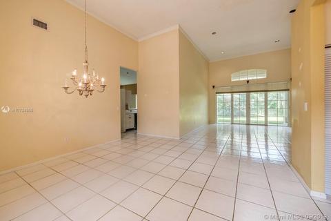 16004 NW 82nd Ct, Miami Lakes, FL 33016 photo 2