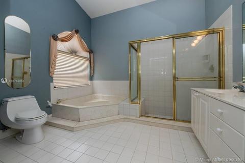 16004 NW 82nd Ct, Miami Lakes, FL 33016 photo 13