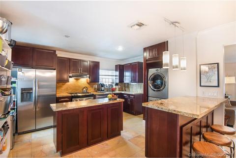 9440 Byron Ave, Surfside, FL 33154 photo 2