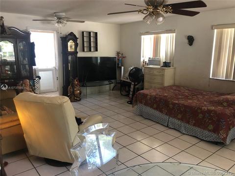 97 E 47th St, Hialeah, FL 33013 photo 4