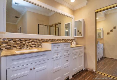 8220 NW 154th Ter, Miami Lakes, FL 33016 photo 10
