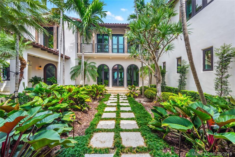  5980 N Bay Rd, Miami Beach, FL 33140 photo 2