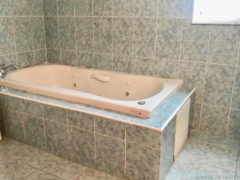 4155 E 9th Ct, Hialeah, FL 33013 photo 7