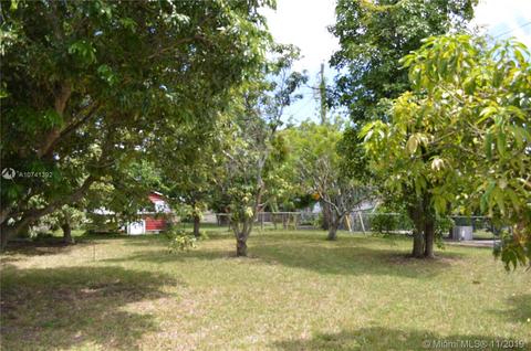 301 Circle Dr, Hialeah, FL 33010 photo 8