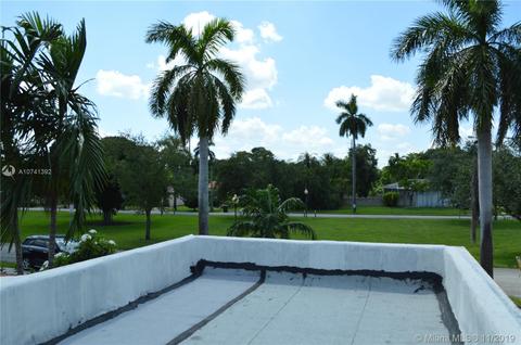 301 Circle Dr, Hialeah, FL 33010 photo 10