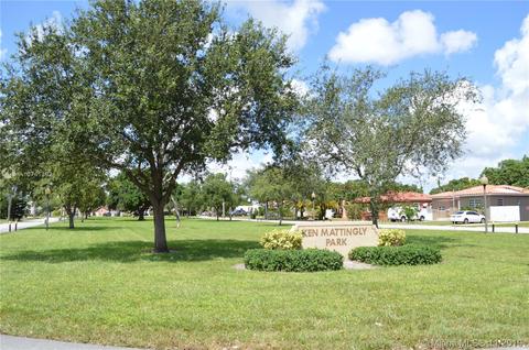 301 Circle Dr, Hialeah, FL 33010 photo 3