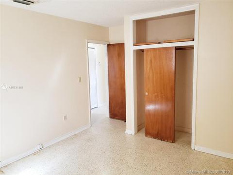 4140 E 9th Ct, Hialeah, FL 33013 photo 7