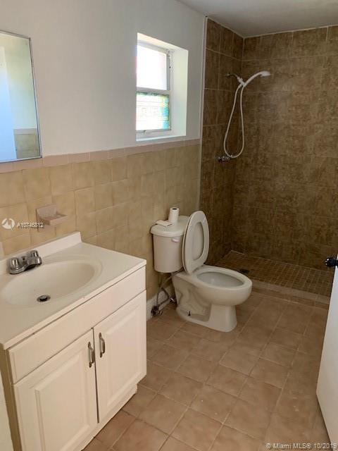 682 E 32nd St, Hialeah, FL 33013 photo 14