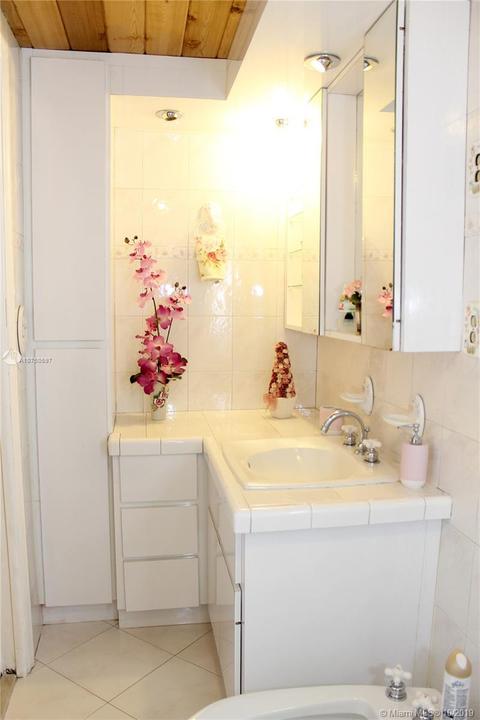 649 E 31st St, Hialeah, FL 33013 photo 15