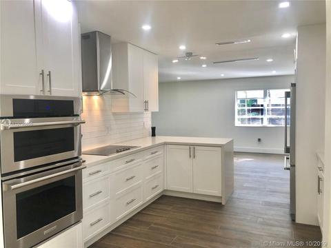 14310 Leaning Pine Dr, Miami Lakes, FL 33014 photo 10