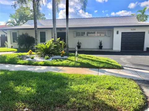 14310 Leaning Pine Dr, Miami Lakes, FL 33014 photo 1