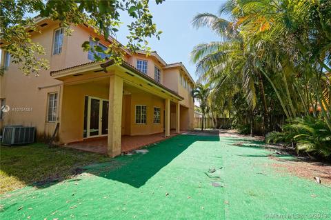 16924 NW 77th Path, Miami Lakes, FL 33016 photo 3