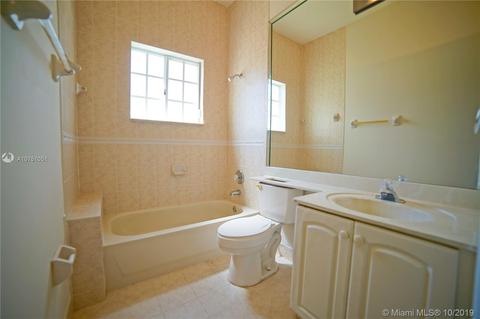 16924 NW 77th Path, Miami Lakes, FL 33016 photo 17