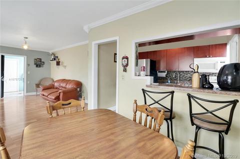 310 Pine Ct, Miami Springs, FL 33166 photo 4