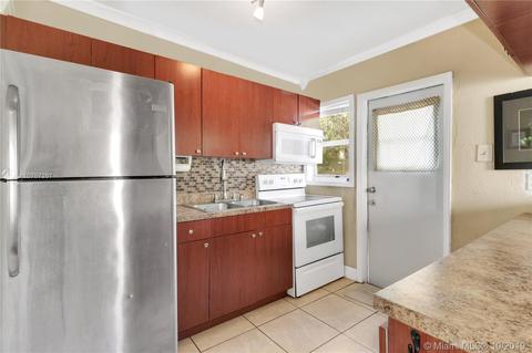 310 Pine Ct, Miami Springs, FL 33166 photo 6