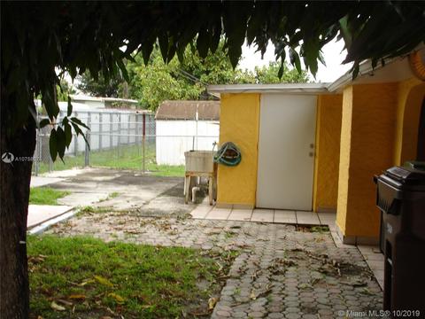 821 NE 2nd Pl, Hialeah, FL 33010 photo 11