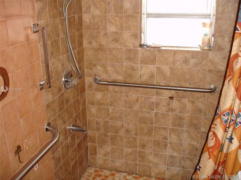 821 NE 2nd Pl, Hialeah, FL 33010 photo 26