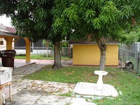 821 NE 2nd Pl, Hialeah, FL 33010 photo 12