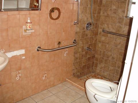 821 NE 2nd Pl, Hialeah, FL 33010 photo 25
