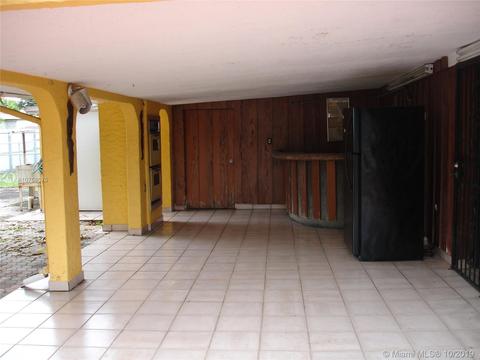 821 NE 2nd Pl, Hialeah, FL 33010 photo 9