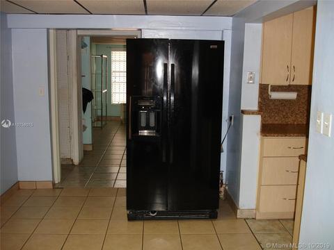 821 NE 2nd Pl, Hialeah, FL 33010 photo 18