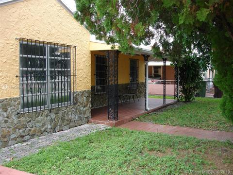 821 NE 2nd Pl, Hialeah, FL 33010 photo 14