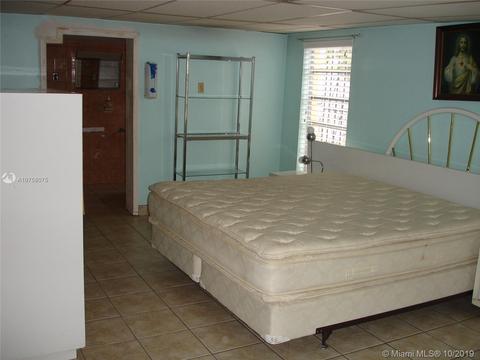 821 NE 2nd Pl, Hialeah, FL 33010 photo 20