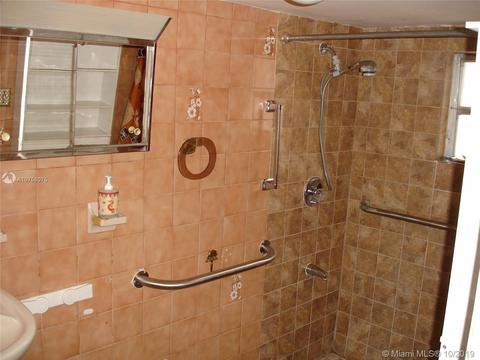 821 NE 2nd Pl, Hialeah, FL 33010 photo 24