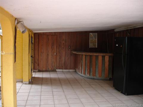 821 NE 2nd Pl, Hialeah, FL 33010 photo 10