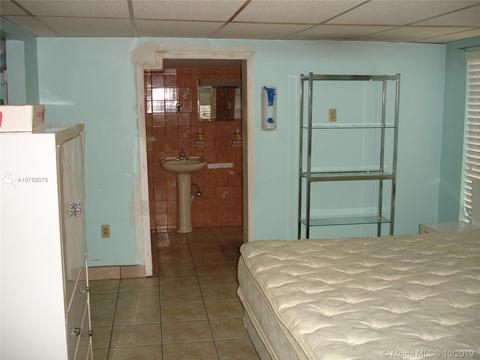 821 NE 2nd Pl, Hialeah, FL 33010 photo 22