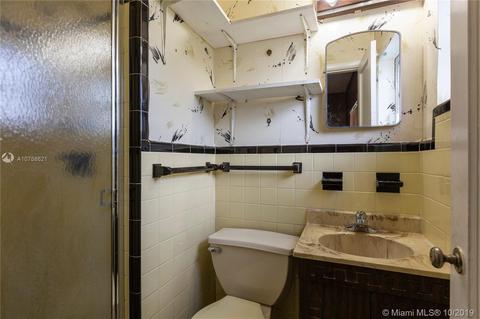 325 W 53rd Ter, Hialeah, FL 33012 photo 8