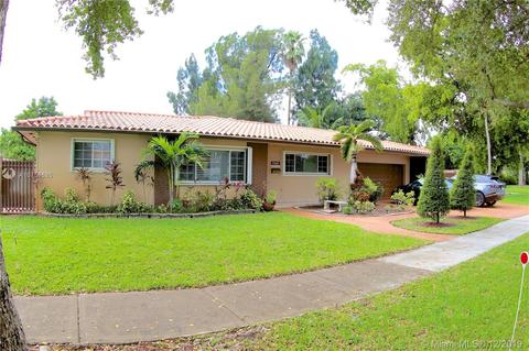 7220 Bamboo St, Miami Lakes, FL 33014 photo 2