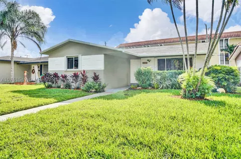 4014 N Cir Dr, Hollywood, FL 33021 photo 2