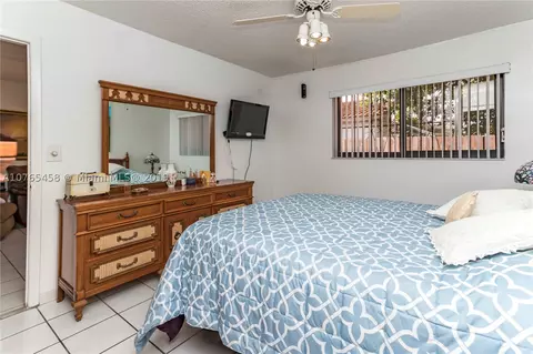 4392 W 9th Ct, Hialeah, FL 33012 photo 12