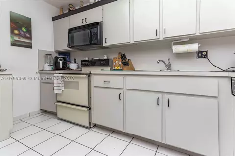 4392 W 9th Ct, Hialeah, FL 33012 photo 5