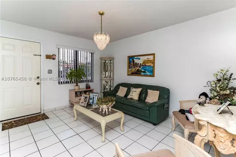 4392 W 9th Ct, Hialeah, FL 33012 photo 4