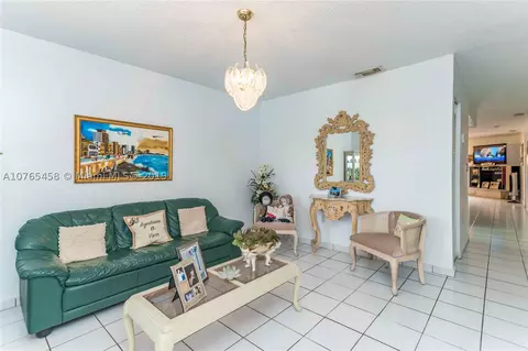 4392 W 9th Ct, Hialeah, FL 33012 photo 3
