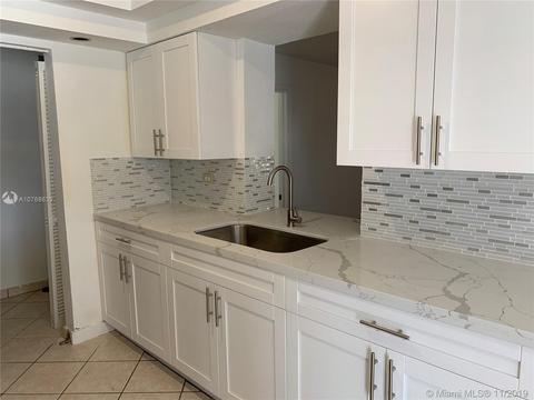 4638 E 9th Ct, Hialeah, FL 33013 photo 4