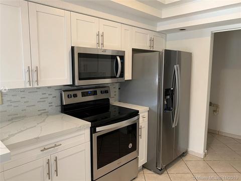 4638 E 9th Ct, Hialeah, FL 33013 photo 3