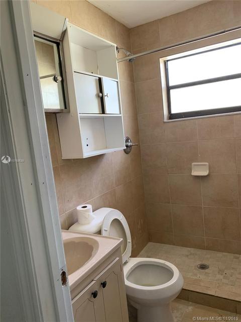 4638 E 9th Ct, Hialeah, FL 33013 photo 9