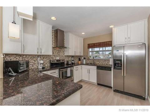 3205 Dover Rd, Pompano Beach, FL 33062 photo 3