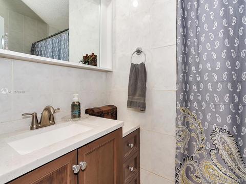 222 E 37th St, Hialeah, FL 33013 photo 15