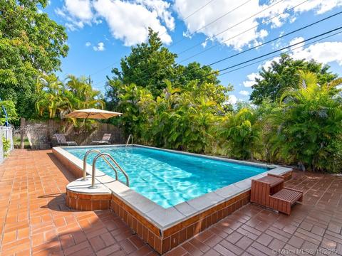 222 E 37th St, Hialeah, FL 33013 photo 2