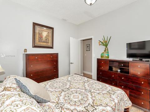 222 E 37th St, Hialeah, FL 33013 photo 22