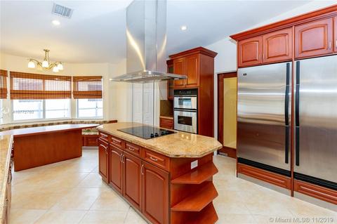 580 La Villa Dr, Miami Springs, FL 33166 photo 30
