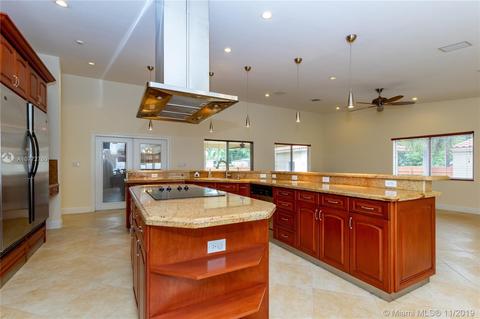 580 La Villa Dr, Miami Springs, FL 33166 photo 24